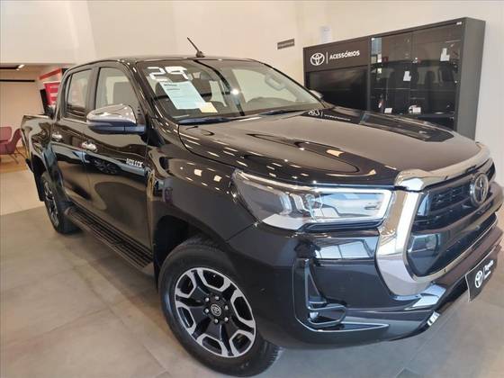 TOYOTA HILUX 2.8 D-4D TURBO DIESEL CD SRX 4X4 AUTOMÁTICO TOYOTA HILUX 2.8 D-4D TURBO DIESEL CD SRX 4X4 AUTOMÁTICO